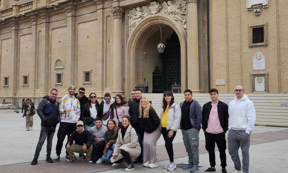 Joves cambrilencs gaudeixen d'un cap de setmana cultural a Saragossa