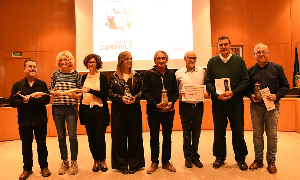 La «Fam» de Cultura Cambrilenca, representada en el lliurament dels Premis Vila de Cambrils 2024