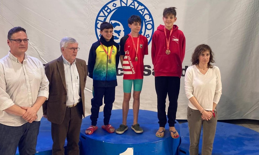 El nedador cambrilenc Alejandro Shvayko obté una medalla de bronze al campionat de Catalunya d'hivern aleví